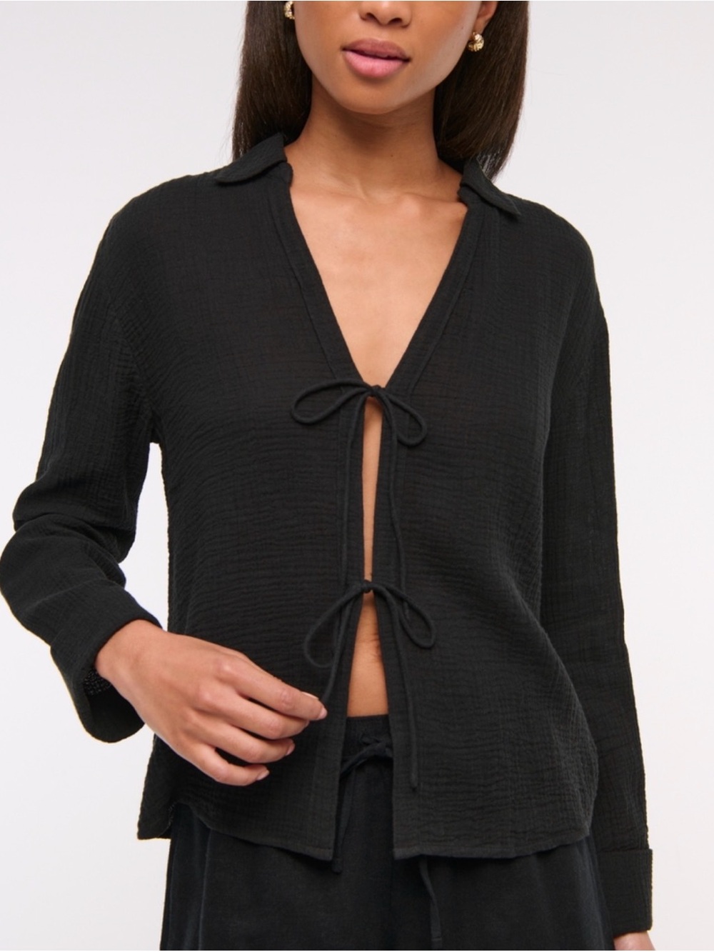 Abercrombie & Fitch Black Tie-Front long sleeves blouse (chemise)